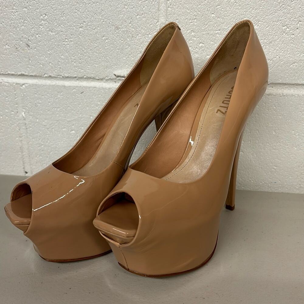 Schutz Zelda Platform Patent Peep Toe
Size 9.5 Heels Nude sexy stripper please
